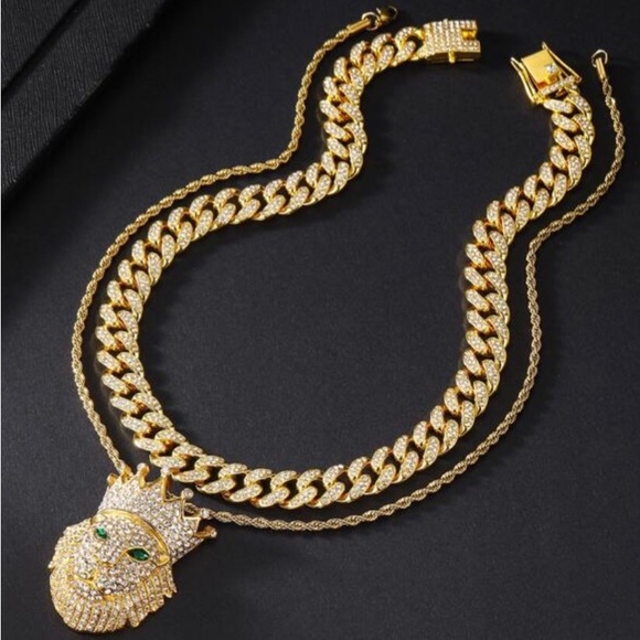 Lion Head Pendant Necklace - Picture 2 of 4